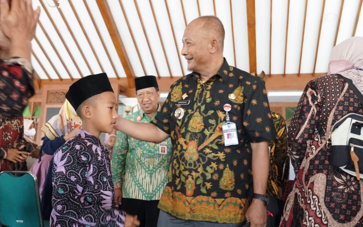Pj Bupati Pati saat melepas kontingan MAPSI  SD 