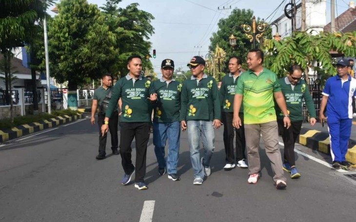 Jalan sehat HUT ke-77 Jawa Timur 