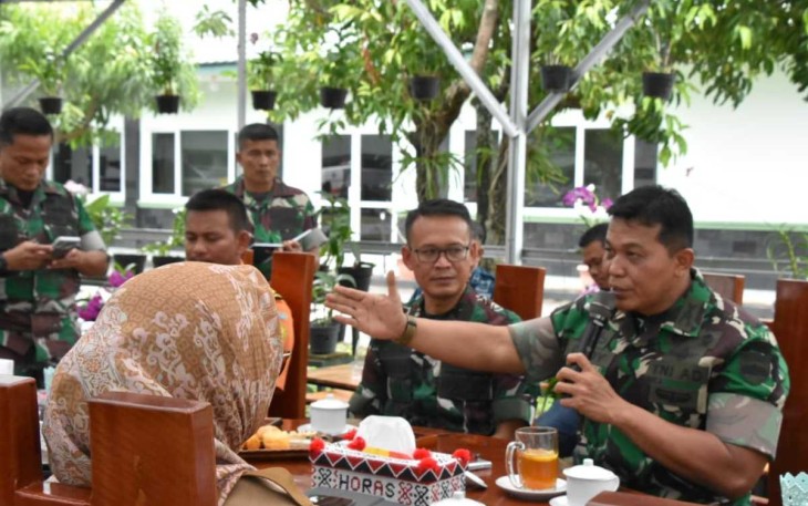 Danrem 023/KS Kol Inf Dodi Triwinarto saat acara ngopi bareng Forkopimda Sibolga