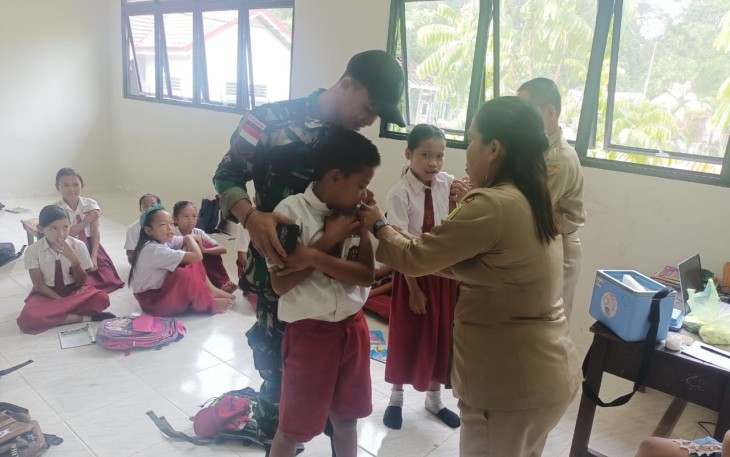 Imunisasi anak sekolah di perbatasan 