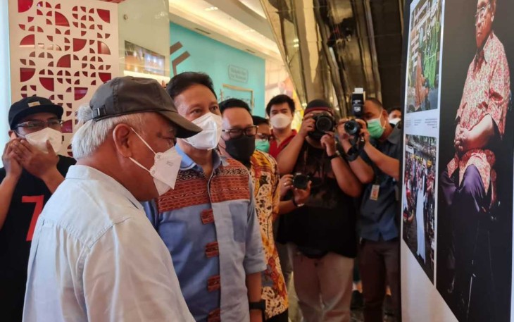 Menteri Basuki saat mengunjungi pameran Fotografi 7 Citizen No 1