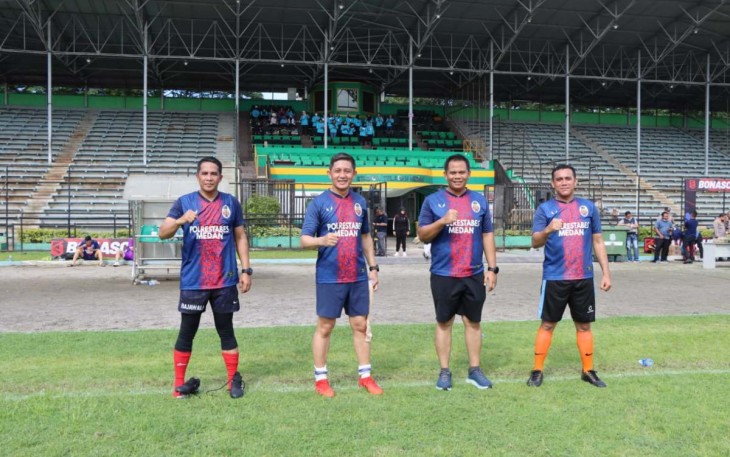 Kapolrestabes Medan Kombes Valentino Alfa Tatareda olahraga bersama jajaran 