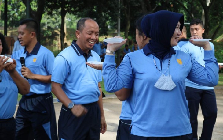 Komandan Kosek IKN Marsma TNI Setiawan saat olahraga bersama anggotanya