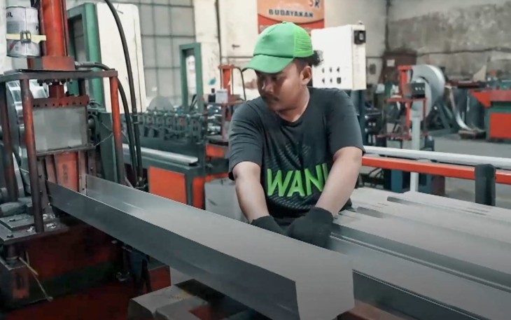 Talang air berbahan baja ringan PT Balaraja Kencana Mas