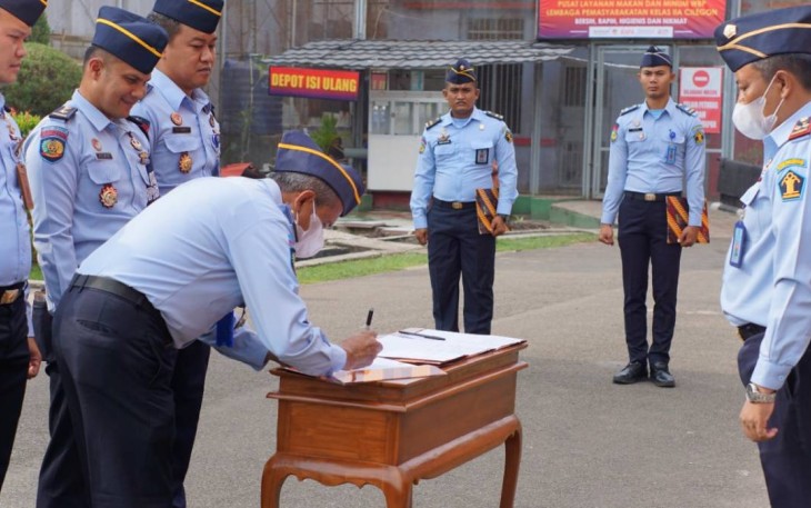 Berita Acara Serah Terima Kendaraan Dinas Lapas Cilegon, Senin (28/11)