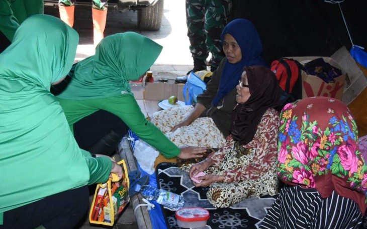 Persit Cabang BS Kopassus jenguk dan berikan bantuan korban gempa Cianjur 