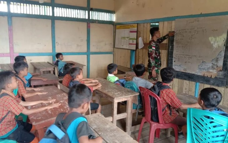 Antusias belajar matematika anak-anak di perbatasan 