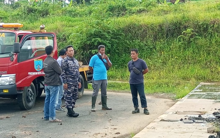 Kolonel Marinir Hariyono Masturi saat meninjau kesiapan pembangunan monumen Yos Sudarso 