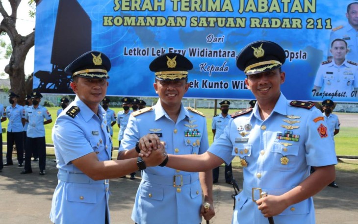 Komandan Kosek IKN Marsma TNI Setiawan foto bersama Dansatrad 211 Tanjung Kait. Kamis (1/12)