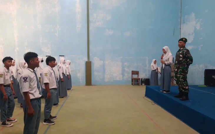 Pembina Upacara di SMAN 1 Karangjati