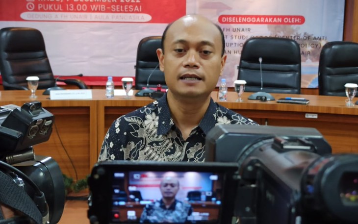 Imam Prihandono S.H., pakar hukum HAM Fakultas Hukum Universitas Airlangga Surabaya saat memberikan keterangan pers. Rabu (7/12) 