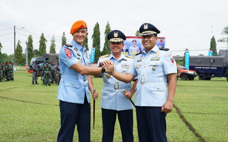 Pangkoopsud I foto bersama saat sertijab Danlanud Pangeran M. Bun Yamin di Lampung 