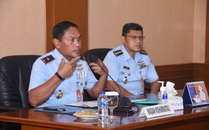 Wadan Koharmatau Marsma TNI Joseph Rizki Prabowo saat memberikan pengarahan Safety Meeting Lambangja, Kamis (8/12) 