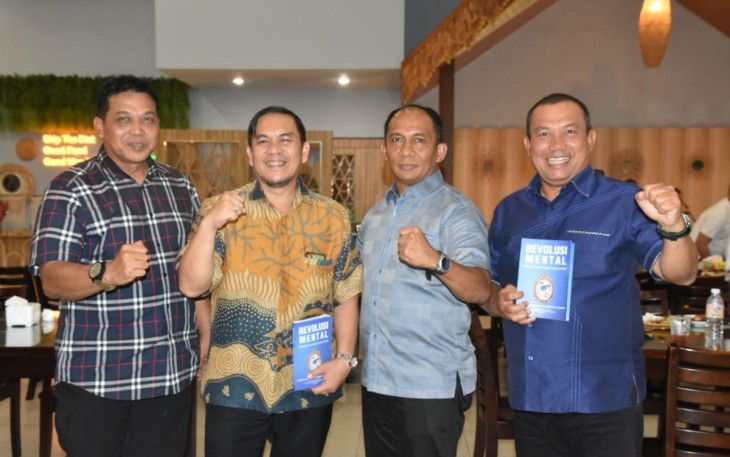 Danrem 023 KS Kolonel Inf Dodi Triwinarto saat foto bersama 