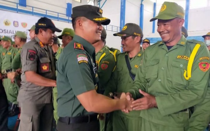 Dandim 0801/Pacitan Letkol Inf Roliyanto saat menghadiri pengukuhan Satlinmas Se Kecamatan Pacitan