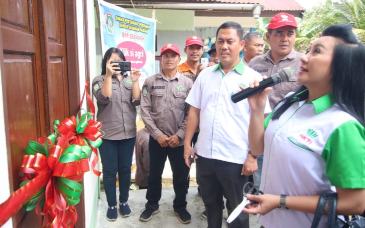Ketua HKTI Kabupaten Landak Karolin Margret Natasa saat memberikan sambutan 