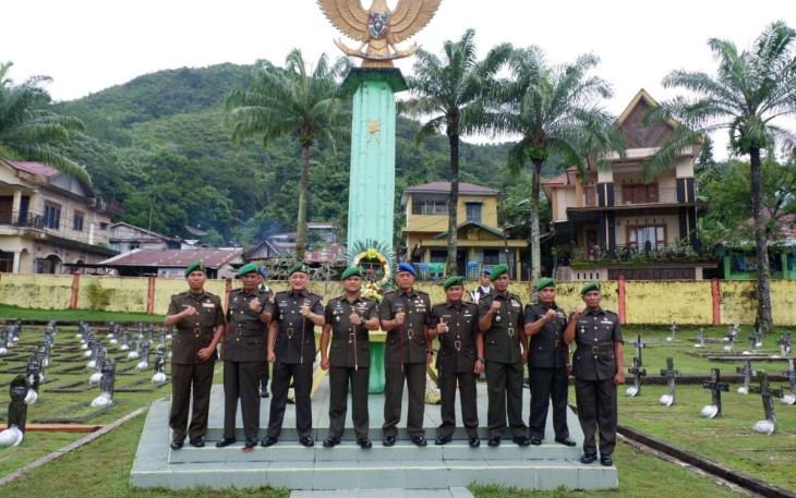 Ziarah Rombongan Korem 023/KS