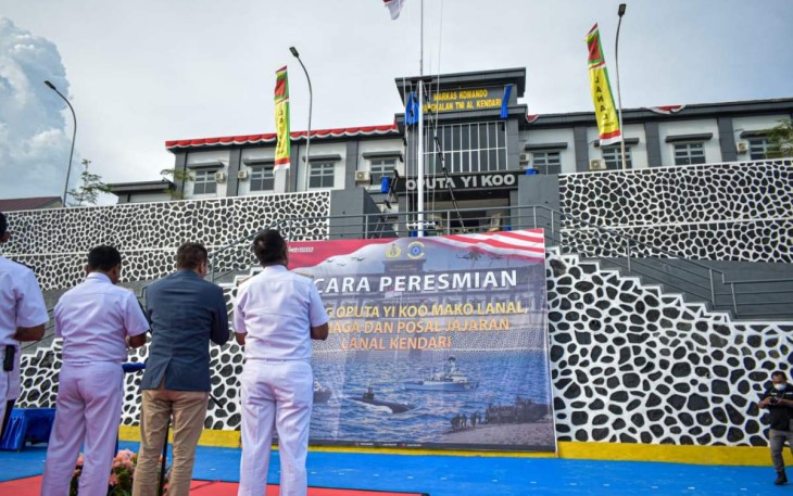 Wakasal Laksdya TNI Ahmadi Heri Purwono saat meresmikan Mako Lanal Kendari