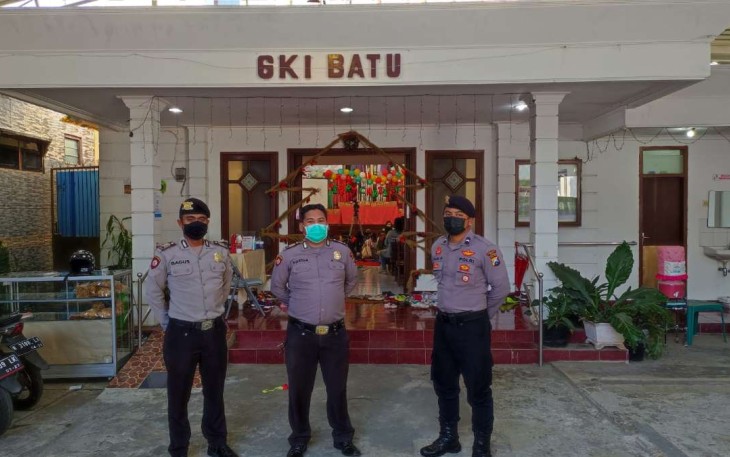 Kesiapan personel amankan ibadah misa Minggu suci di wilayah Kota Batu, Minggu (18/12)