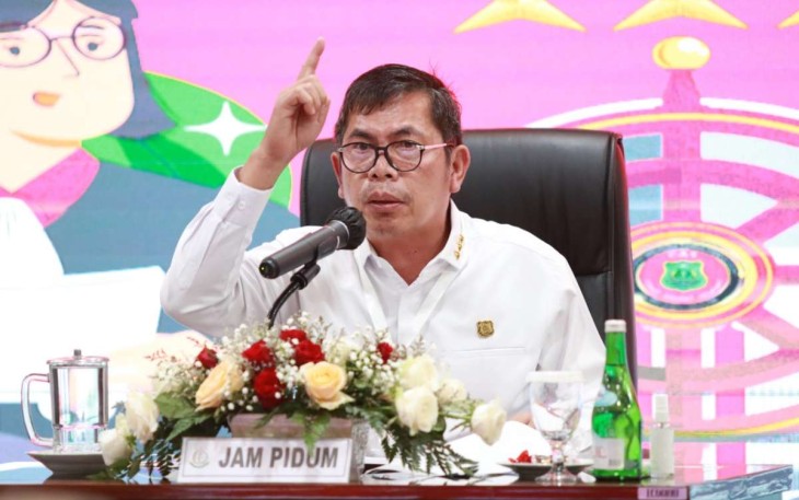 JAM Pidum Dr Fadil Jumhana saat memberikan keterangan pers di Jakarta, Senin (19/12)