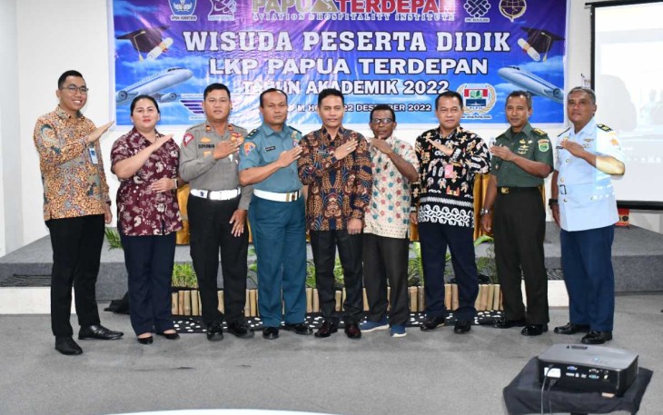 Kasiter Kasrem Korem 181/PVT Kolonel Inf Prasetyo Djoko saat menghadiri wisuda