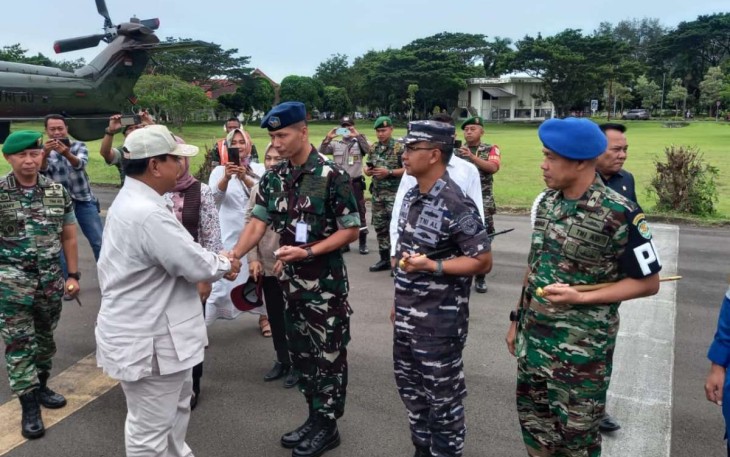 Danlanud Sugiri Sukani Letkol Pnb Supardo Butarbutar saat menyambut Menhan Prabowo Subianto di Bumi Patra Pertamina desa Pemandangan, Jum'at (23/12) 
