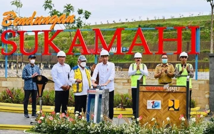 Presiden Joko Widodo saat meresmikan Bendungan Sukamahi Kabupaten Bogor, Jum'at (23/12)