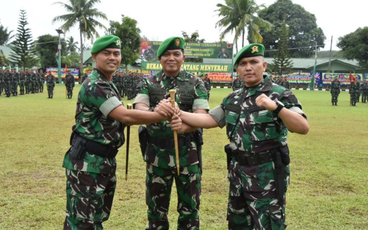 Danrem 023 KS Kolonel Inf Dodi Triwinarto saat foto bersama Danyonif 123/RW usai sertijab 