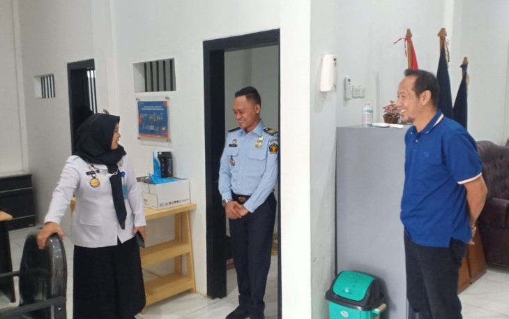 Kadiv Administrasi Yusfini saat memberikan motivasi kinerja