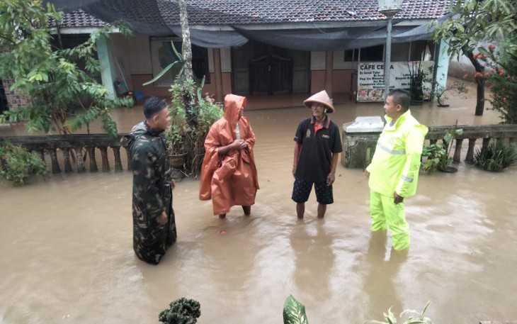 Pemantauan Babinsa di wilayah terdampak banjir 