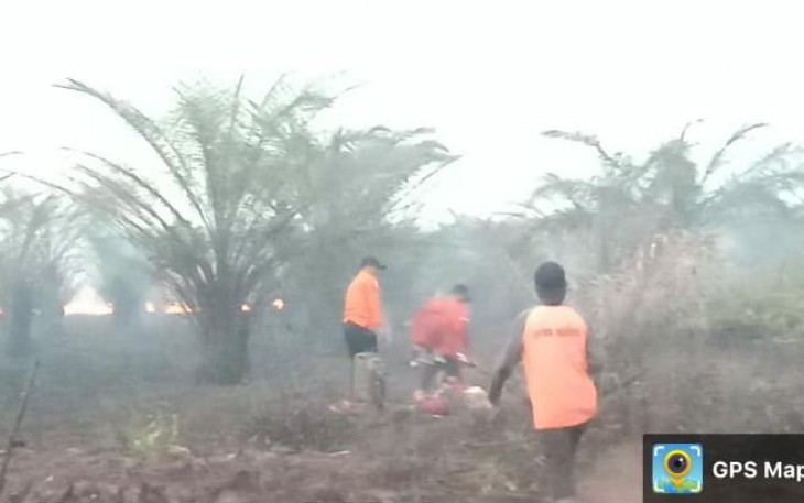 Kebakaran lahan di desa Kumpai Batu