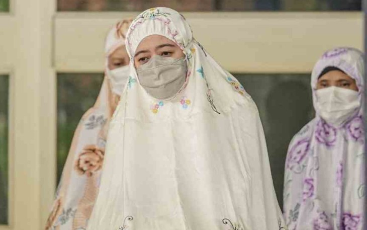 Puan Maharani shalat Idul Fitri di rumah dinas Jakarta Pusat. Senin (02/05/2022)