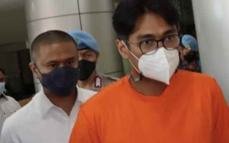 MID manager penyanyi BCL saat ditangkap Satresnarkoba Polres Metro Jakbar 