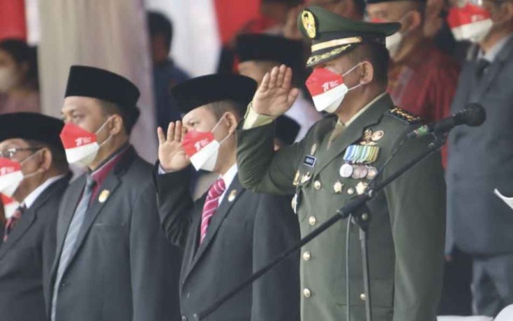 Kasrem 052/Wkr saat mengikuti upacara bendera HUT RI Ke-77 
