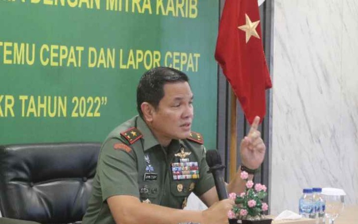 Danrem 052/Wkr Brigjen TNI Rano Tilaar saat memberikan arahan mitra karib dan awak media di Makorem 052/Wkr