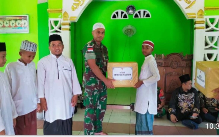 Baksos bagikan paket sembako