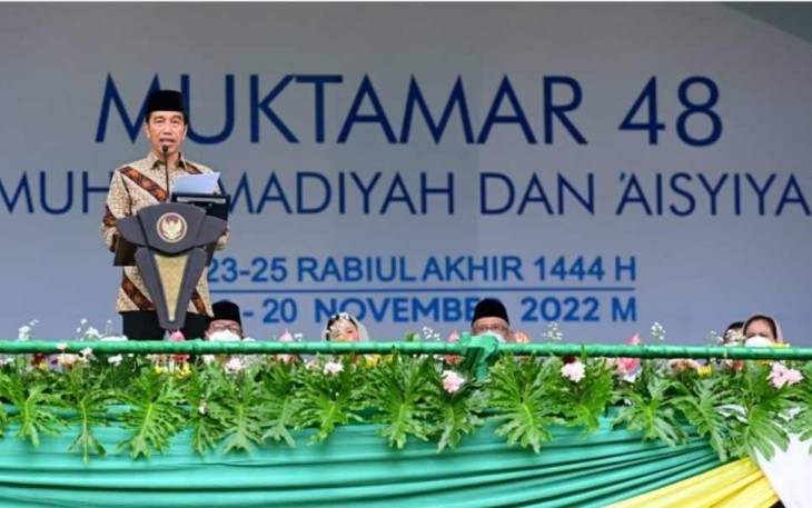 Presiden Joko Widodo memberikan sambutan dalam Muktamar Ke-48 Muhammadiyah dan 'Aisyiah yang dipusatkan di Stadion Manahan, Kota Surakarta, Provinsi Jawa Tengah, pada Sabtu, 19 November 2022