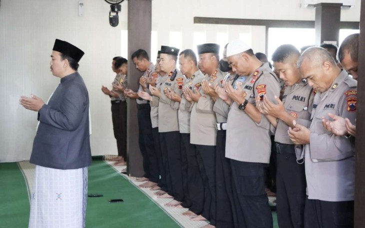 Shalat ghaib personel Polres Demak doakan korban gempa Cianjur 