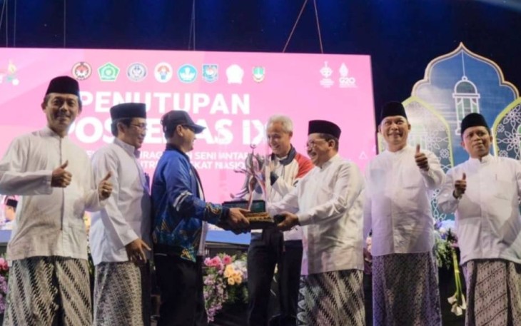 Ganjar Pranowo saat menutup Pospenas IX di Benteng Vastenburg Surakarta, Sabtu (26/11) malam
