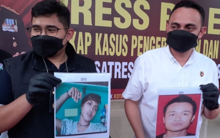 Kapolres Gresik AKBP Mochamad Aziz saat konferensi pers dua penganiaya penjual nanas diburu Polisi. Rabu (30/11) 
