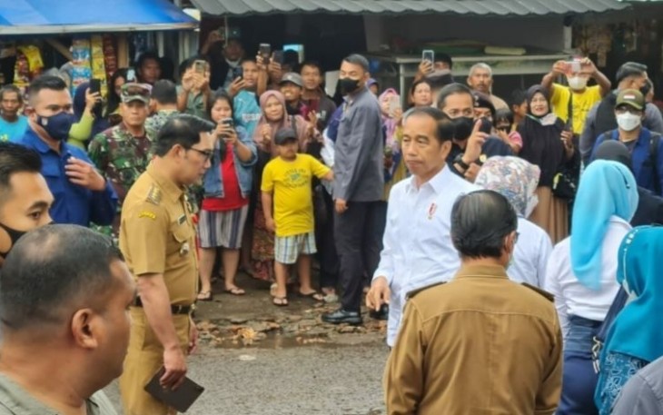 Danlanud Suryadarma Marsma TNI Tarjoni saat mendampingi Presiden Jokowi resmikan Bendungan Sadawarna di Kabupaten Cianjur, Selasa (27/12)