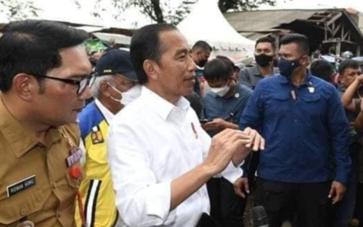 Presiden Joko Widodo memberikan keterangan pers usai meresmikan bendungan Sadawarna, Kabupaten Subang, Provinsi Jawa Barat, pada Selasa (27/12)