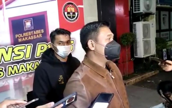 Kapolrestabes Makassar Kombes Pol Budhi Haryanto, SIK, MH di depan wartawan, Sabtu (16/04/2022) malam di Mapolrestabes Makassar.