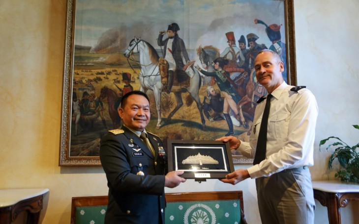 General Pierre Schill saat menerima kunjungan kehormatan Kepala Staf Angkatan Darat (Kasad) Jenderal TNI Dr. Dudung Abdurachman di Markas Besar Angkatan Darat Perancis. Kamis, (22/9/2022).