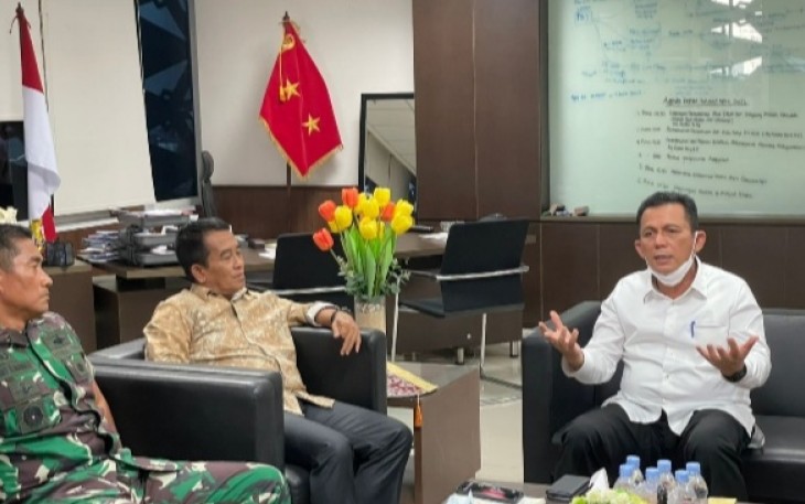 Gubernur Ansar saat melakukan kunjungan ke Kantor Badan Nasional Penanggulangan Bencana (BNPB) di Jakarta, Selasa (05/04).