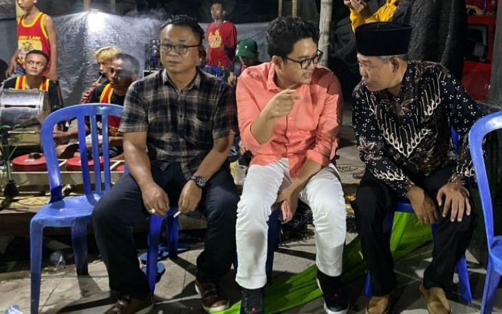 Ketua DPD Partai Golkar Karanganyar, Ilyas Akbar Almadani (tengah), saat menghadiri acara Festival Budaya Tradisional dan Bazar di Desa Tawangsari, Kerjo, Karanganyar, Sabtu (2/7/2022) malam.