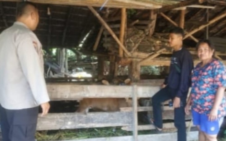 Bhabinkamtibmas Polsek Ujan Mas saat Sambang Pemilik Ternak