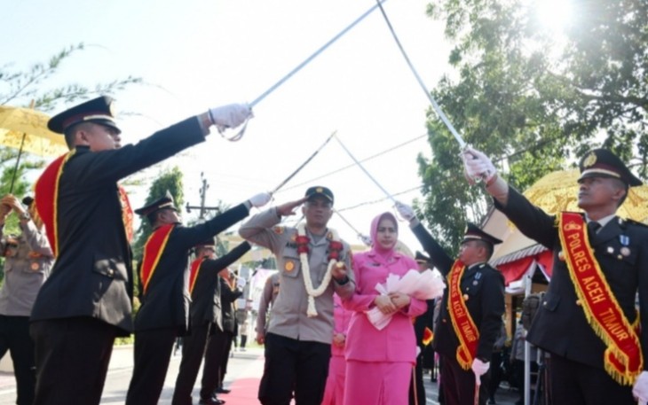 Pedang Pora dan Tari Ranup Lampuan saat Sambut Kedatangan Kapolres Aceh Timur