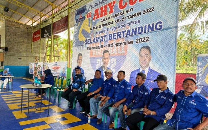 Ristawadi Basri ST anggota DPRD Kabupaten Pasaman dari fraksi Partai Demokrat turut hadir dan menyaksikan serta memberikan support kepada pemain yang berlaga, bertempat di Beringin Rao Selatan, Kamis (08-09-2022).