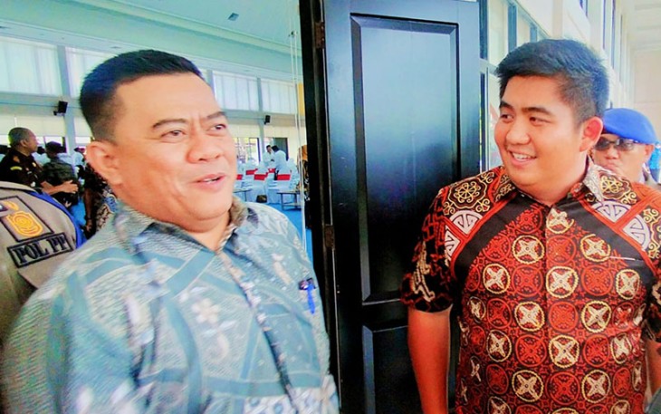PLT Bupati Bintan Roby Kurniawan SPWK bersama pj Sekda Bintan Roni Kartika saat acara